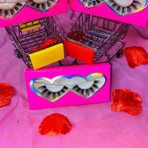 Mink Lashes - Picture 7 of 7